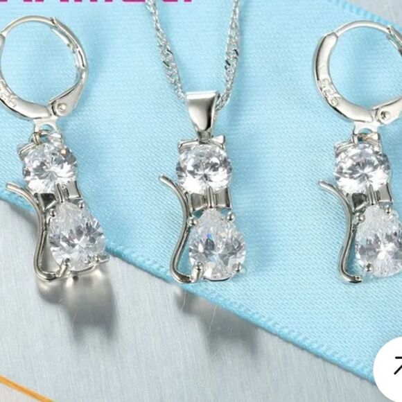 The Couture Cat Pendant Necklace and earrings set in sterling silver - Picture 3 of 12